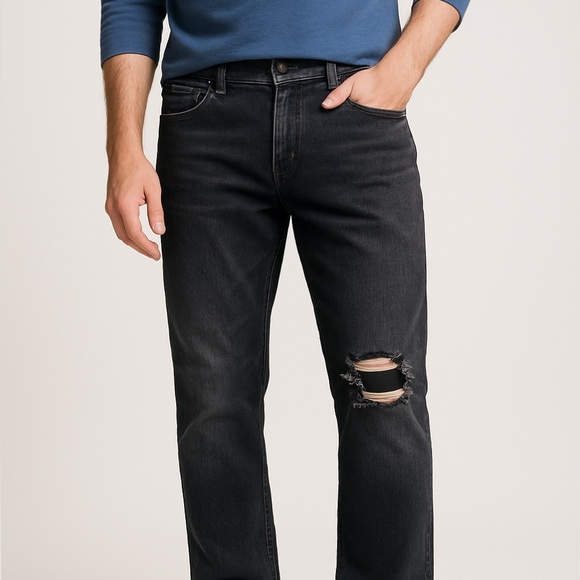 Wrangler 222 Men’s Black Faded Jeans Size 36x32 Straight Fit with Knee Tear - Picture 1 of 10